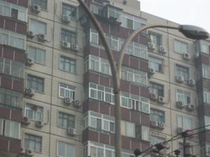 Muitos splits em um prédio da China - visão muito comum